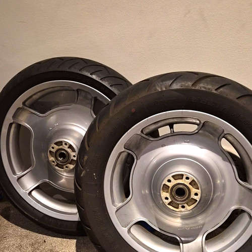Harley davidson touring wheels - harley,